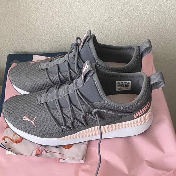 Puma Women's Gray and Pink Sneakers new with tags - Picture 1 of 1